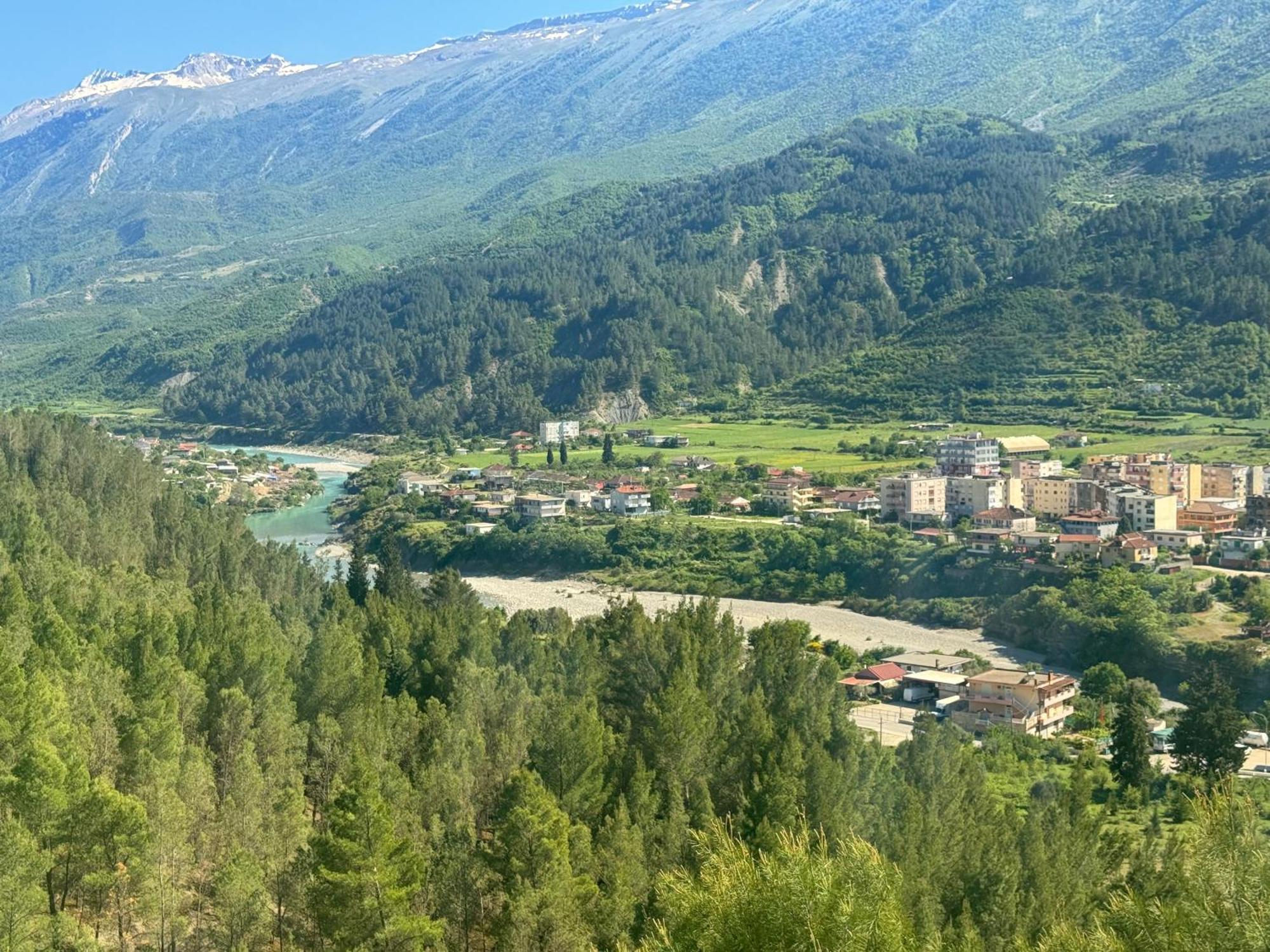 Hotel Kseal Përmet 外观 照片