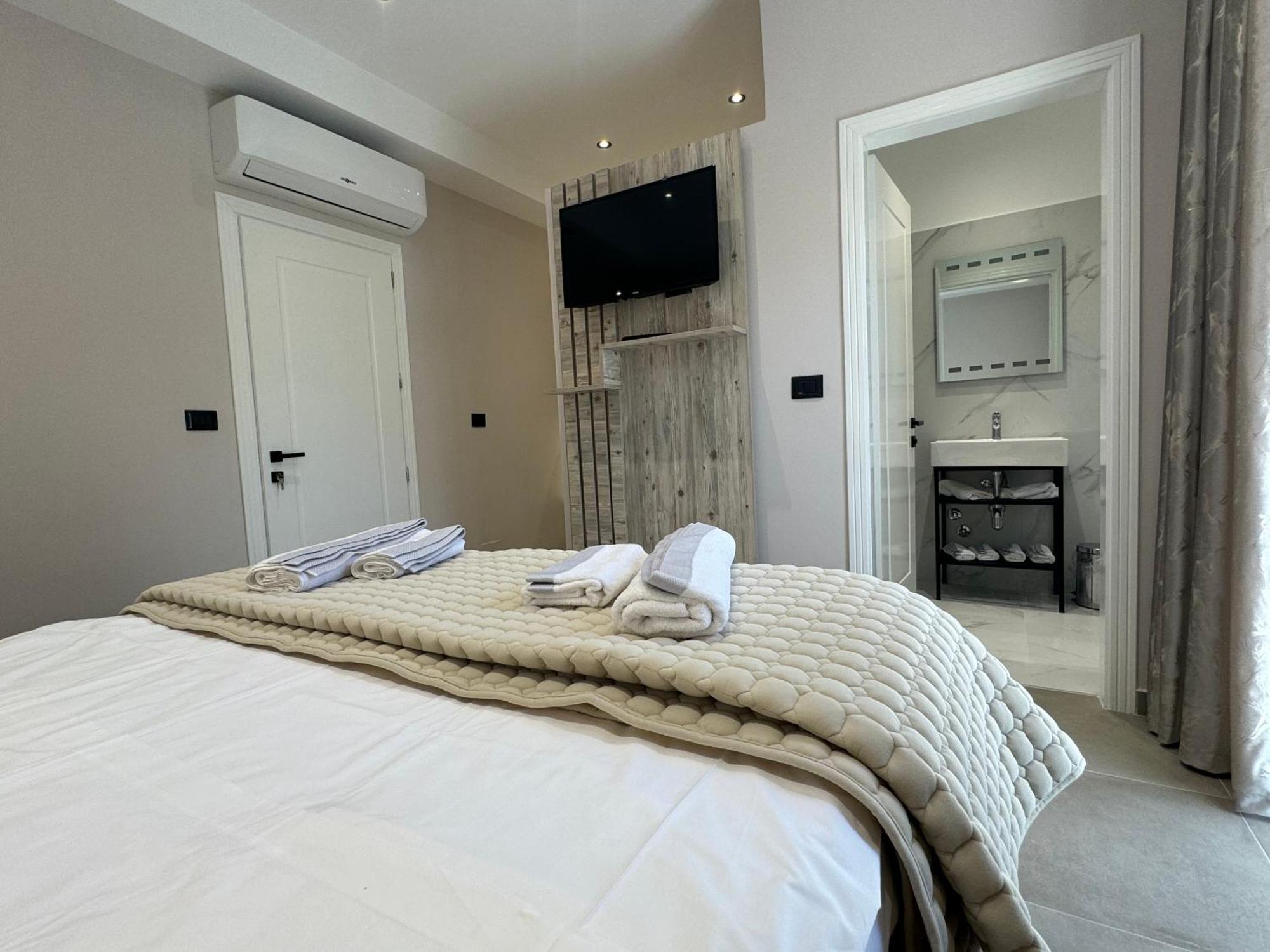 Hotel Kseal Përmet 外观 照片